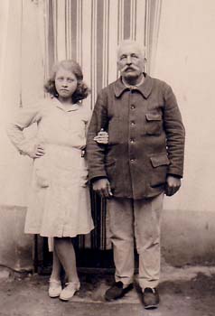 1936 : Henri Philippe BRIESACH, et sa petite fille Aimée CARTA née MANIVAL