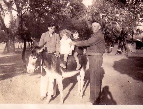 1944 : Paulo, Lucien PEUGNEZ, Fernand H.G. et son pére Fernand F.P. MICO