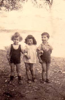 1945 : Lucien PEUGNIEZ, Marie-Paule BRIESACH, et Fernand H.G. MICO