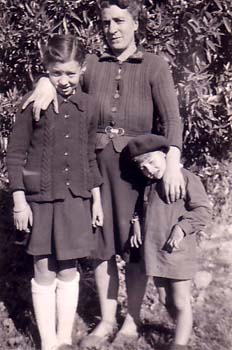 1947 : Cécile G. MICO, née BRIESACH, et ses enfants Lucette G., et Fernand H.G