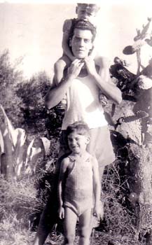 1947 : Lucien PEUGNIEZ sur les épaules de Paul MICO (Paulo) et Fernand MICO